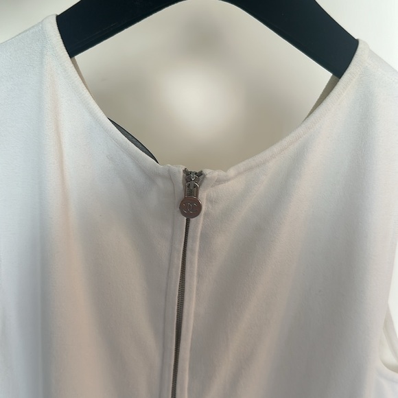 Chanel dress - Picture 8 of 9